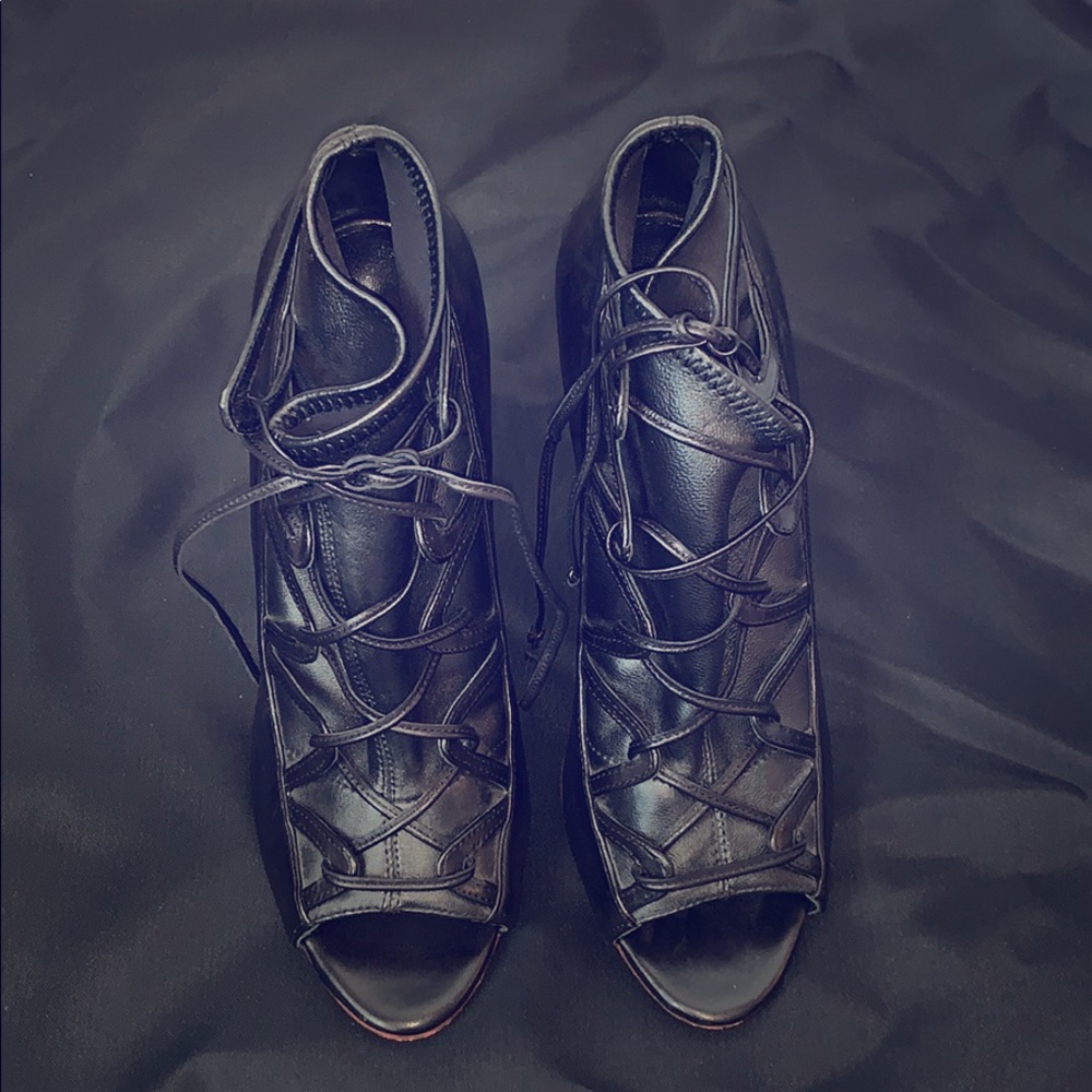 Elie Tahari ORIN Lace-up Bootie SIZE 39